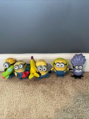 Lot of 5 Used McDonalds 2013 2017 Despicable Me Minions Play Features Toys READ